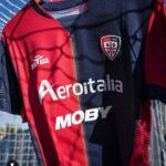 カリアリ・カルチョ セリエA 2024-25 コッパ・イタリア ホーム ユニフォーム【Eye Sport アイ・スポーツ】