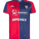 カリアリ・カルチョ セリエA 2025-26 ホーム ユニフォーム【Eye Sport アイ・スポーツ】